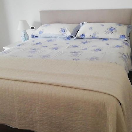 White-Blue Vibes, Seafront 2-Bedroom Apt Montesilvano Marina エクステリア 写真