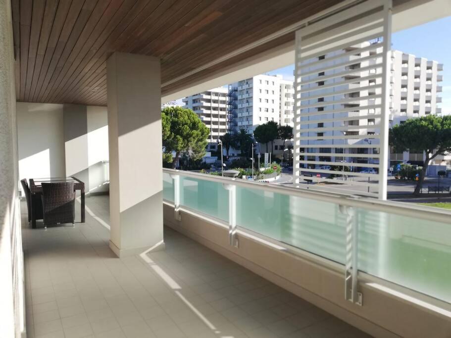 White-Blue Vibes, Seafront 2-Bedroom Apt Montesilvano Marina エクステリア 写真
