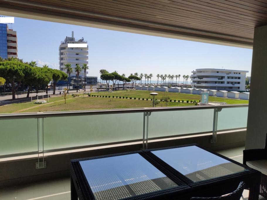 White-Blue Vibes, Seafront 2-Bedroom Apt Montesilvano Marina エクステリア 写真