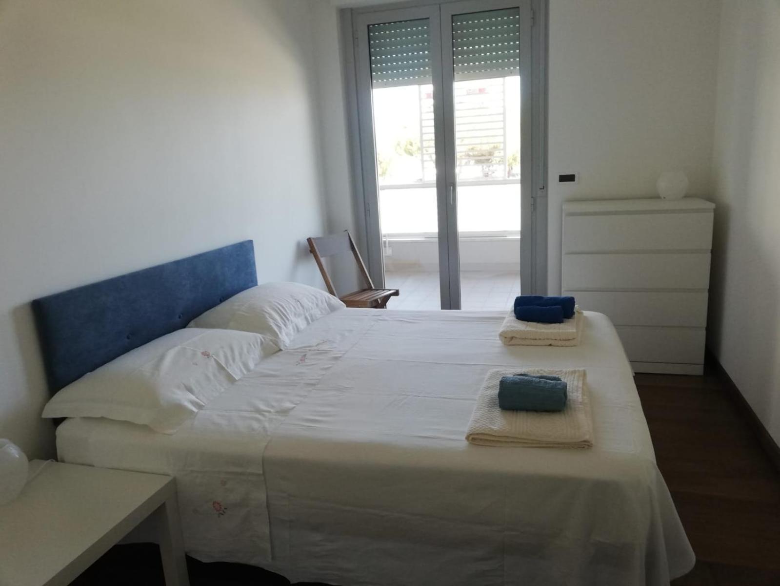 White-Blue Vibes, Seafront 2-Bedroom Apt Montesilvano Marina エクステリア 写真