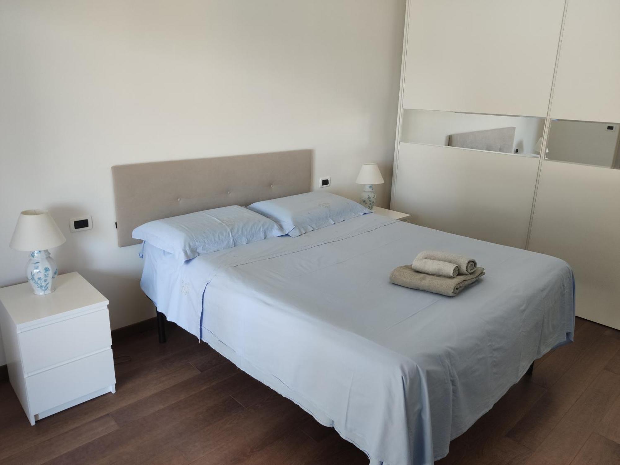 White-Blue Vibes, Seafront 2-Bedroom Apt Montesilvano Marina エクステリア 写真